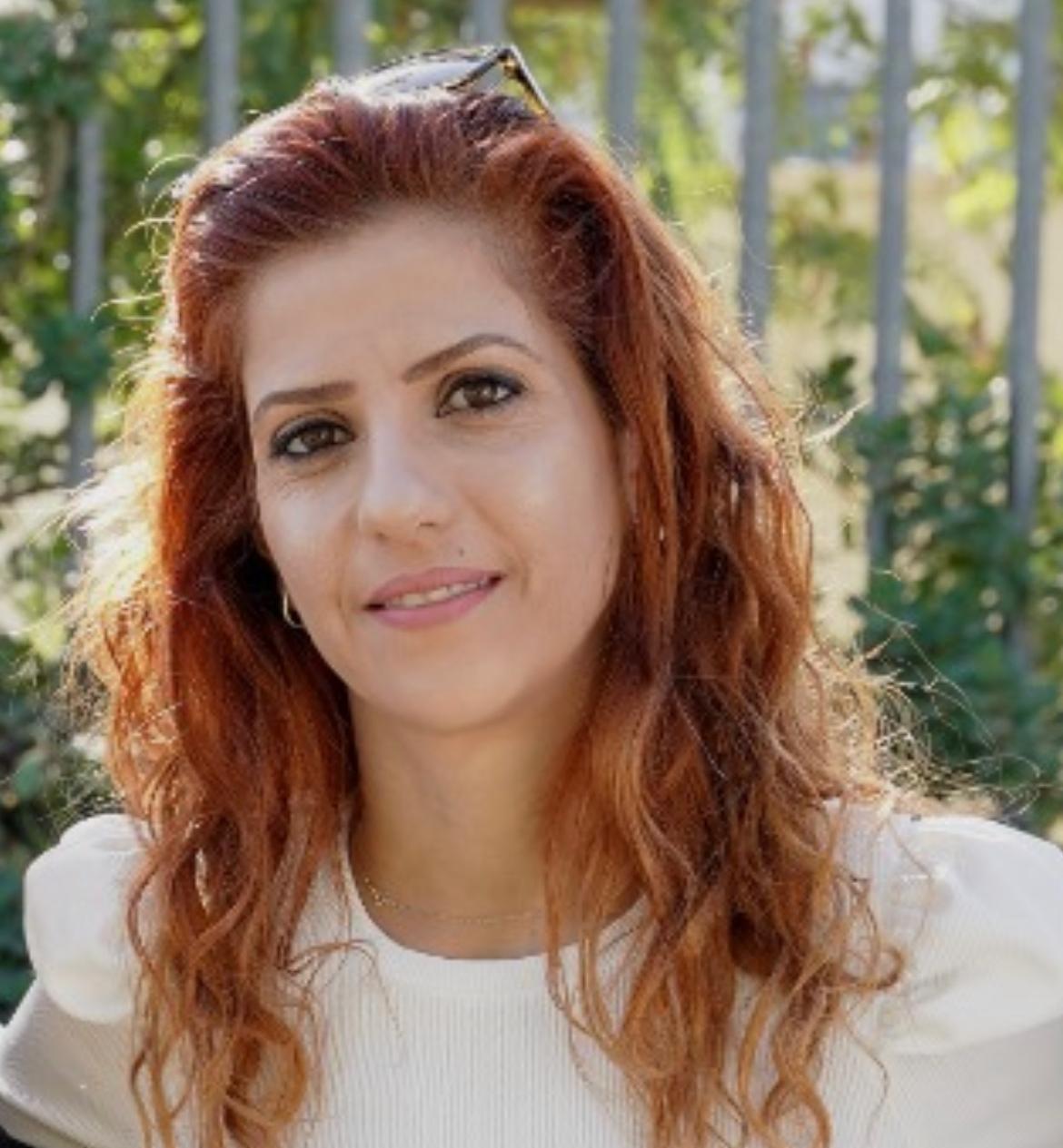 אתי שמש - קוסמטיקאית מוסמכת, מומחית בטיפולי פנים ומזותרפיה